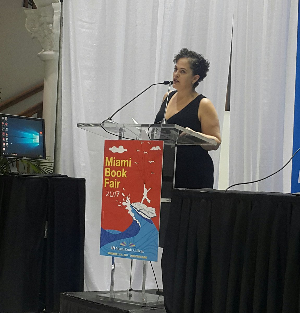 novelniche's tweet photo. "Look pon I, and feel yuh insides calcify": Shara McCallum reads from her new, steel-gazed fifth collection, #Madwoman, at @MiamiBookFair. Her stunning collection is out this year from @AliceJamesBooks and @peepaltreepress #MBF2017 https://t.co/V112LJvzOS