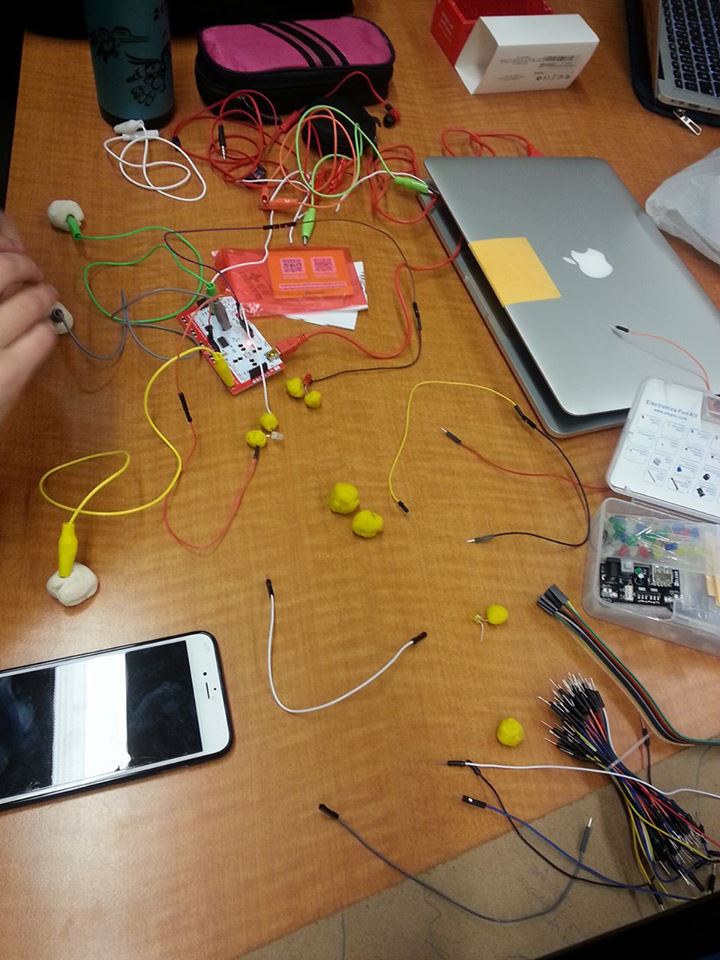 yipvanm's tweet photo. working on #makeymakey for #anth485! trying to figure out our interactive map! https://t.co/PG7PVsjz2c