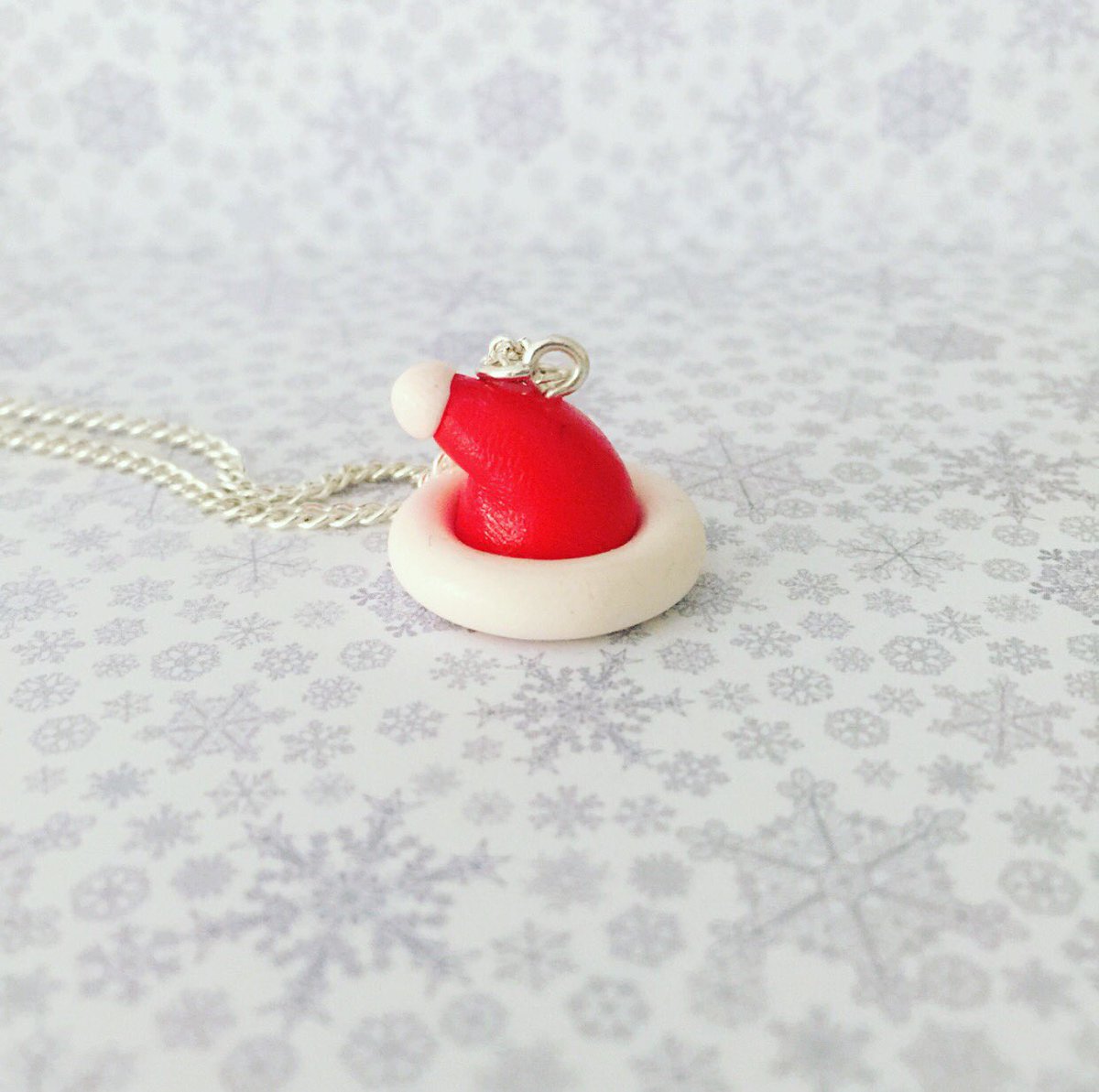 SCAccessories_1's tweet photo. Handmade Santa Hat necklace now in my store! 🎅🏼✨ https://t.co/cGMQxRtNmN
Fb: https://t.co/Fx6jlk5hhv 💖
 #Christmas https://t.co/tlUAjELOY8