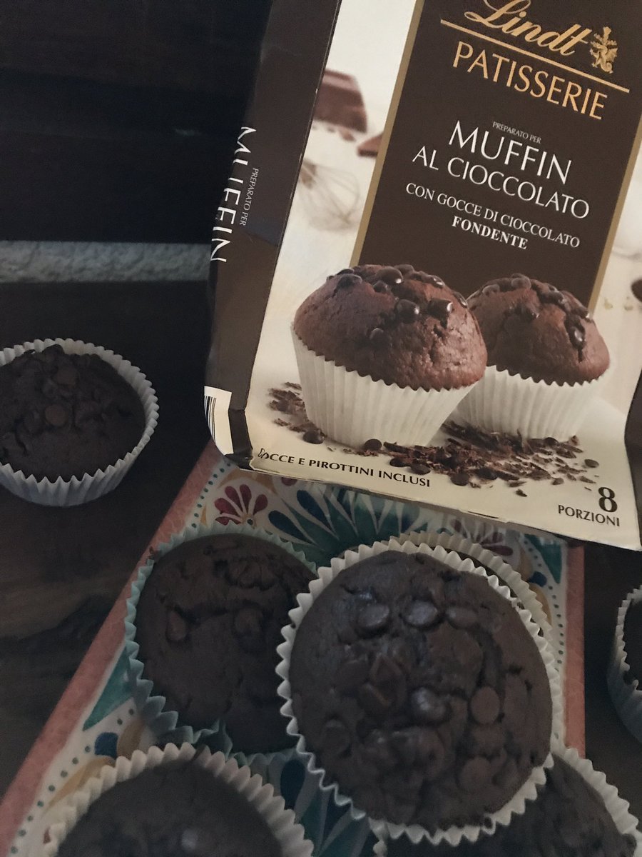 Una bottiglia bontà chiamata LINDT ❤️
#cioccolato <a href="/Lindt/">Lindt Chocolate</a> #19novembre #delicious #muffins #foodporn