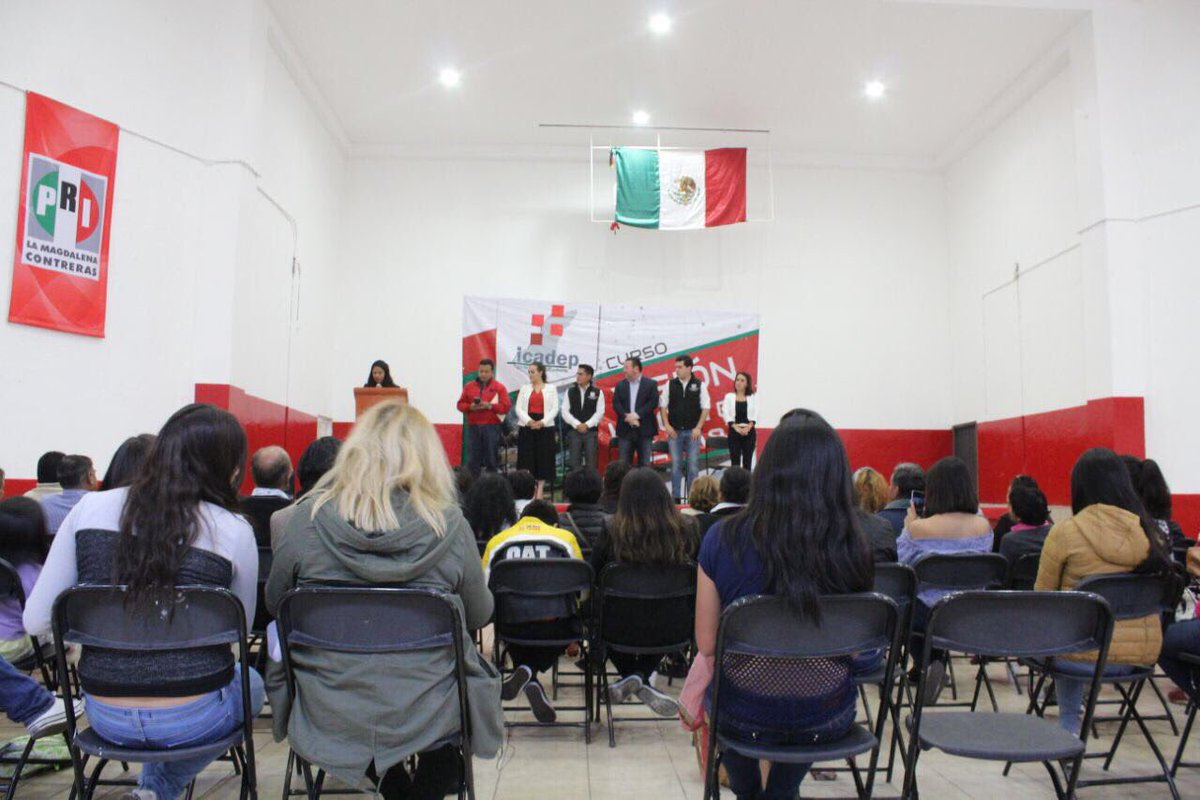 IRHMContreras's tweet photo. El día de ayer iniciamos el curso "Visión Hacia el 2018", Estamos convencidos que con este curso fortaleceremos a la militancia para enfrentar los retos que se aproximan. 
 ¡Gracias a todos lxs que se inscribieron! https://t.co/GmcQcZBTbJ