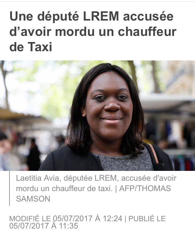  @LaetitiaAvia, le désormais classique mordillage de taxi. Bientôt culte.