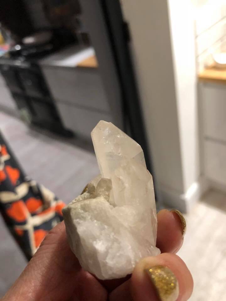 homeofwillow's tweet photo. Clear quartz twin points; Twin Crystals symbolize union with the One, the All.
It is said to provide you with a mirror of your other half, your twin essence and help with relationships.They resonate strongly within the eighth chakra, commonly known as the soul star chakra. https://t.co/Q3R50LxFpE