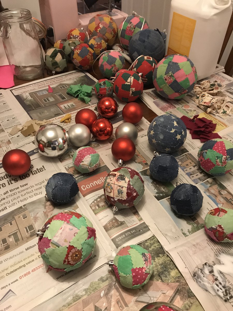 ruby_lous's tweet photo. #bauble making day 🎄🤶🏻
#upcycled #recycled #fabric #clothing #handmade #handcrafted #christmas #xmas #baubles #decorations #unique #bespoke #recreations https://t.co/IvMCcry4RD
