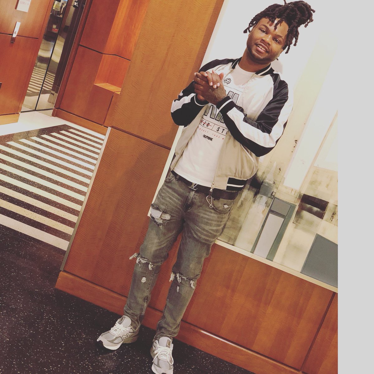 dthang2x's tweet photo. Can’t be looking for love when it ain’t none 📸 https://t.co/VyLtf9nWwY