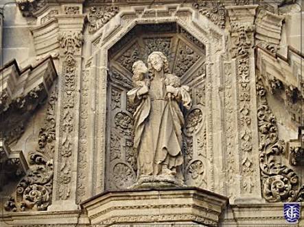 Fernanda_Bar18's tweet photo. La hornacina de la iglesia es hermosa. 
Hornacina: Hueco en forma de arco, que se suele dejar en el grueso de la pared maestra de las fábricas, para colocar en él una estatua o un jarrón, y a veces en los muros de los templos, para poner un altar. @fondo_forma https://t.co/StvfJNNAJR