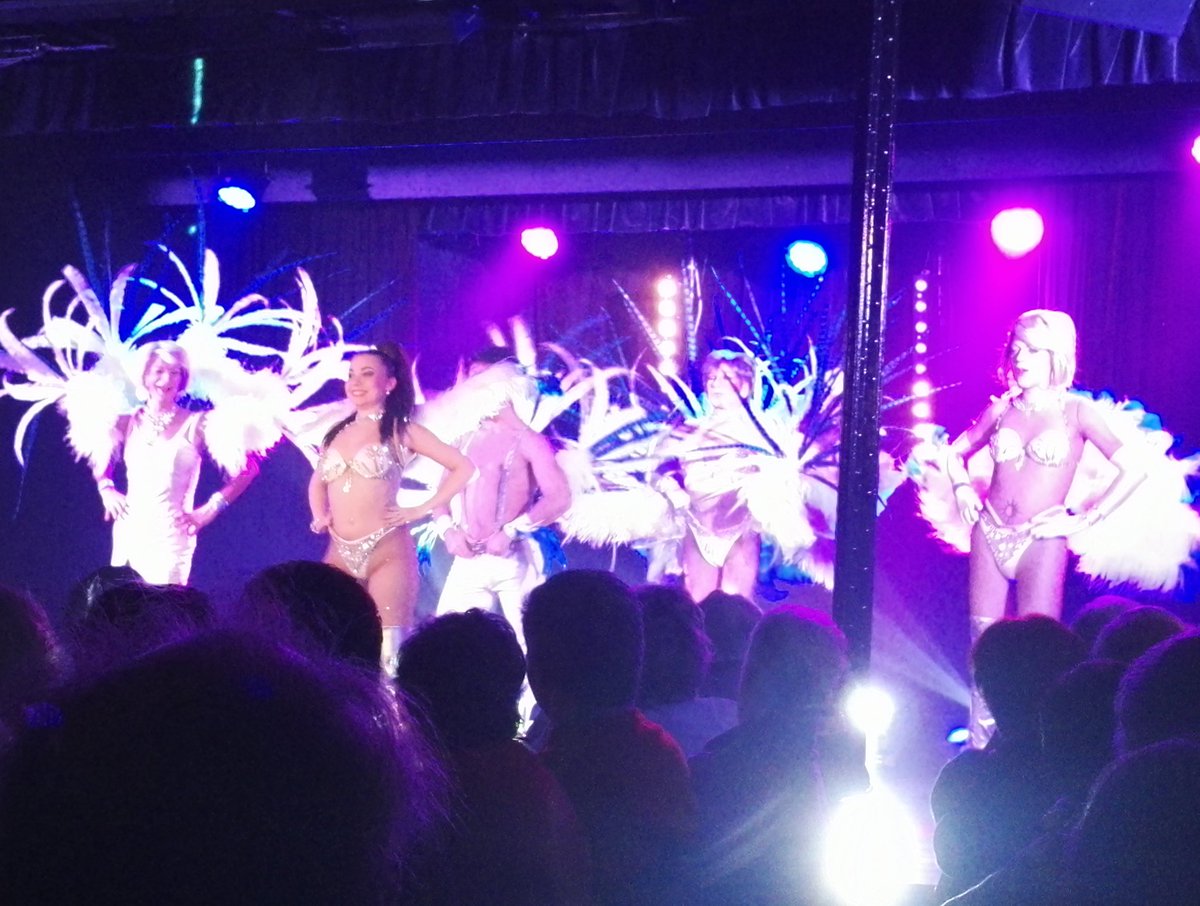 Metaclo372's tweet photo. Superbe spectacle au P'tit Baltar, #cabaret à Nesle dans la Somme, #transformistes, chants, costumes... A voir sans hésiter...😘 https://t.co/TNR3RgFkZ3