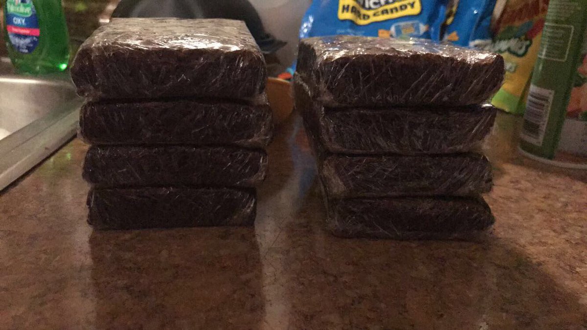 RoyalEdibles's tweet photo. fudge brownies available now! get em before they're gone! 🤤🍫🍃🍂 #RoyalEdibles https://t.co/ltD9dvZDyp