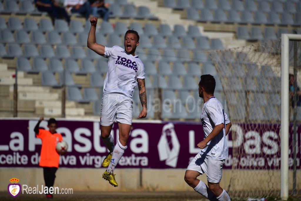RealJaenCF's tweet photo. CLASIFICACIÓN | Termina la jornada en el Grupo IX de la Tercera división y el Real Jaén se coloca en puestos de Play Off por primera vez en la temporada. Con vuestro apoyo lo conseguiremos ¡VAMOS LAGARTOS! #HalaJaén https://t.co/RUAdzCgSBz