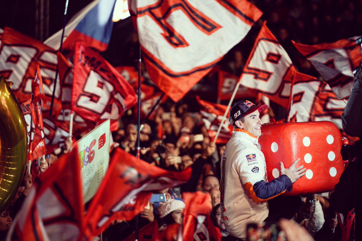 marcmarquez93's tweet photo. Good night! 😁 #Big6 @FanClubMM93 https://t.co/TiuK5V4SEm