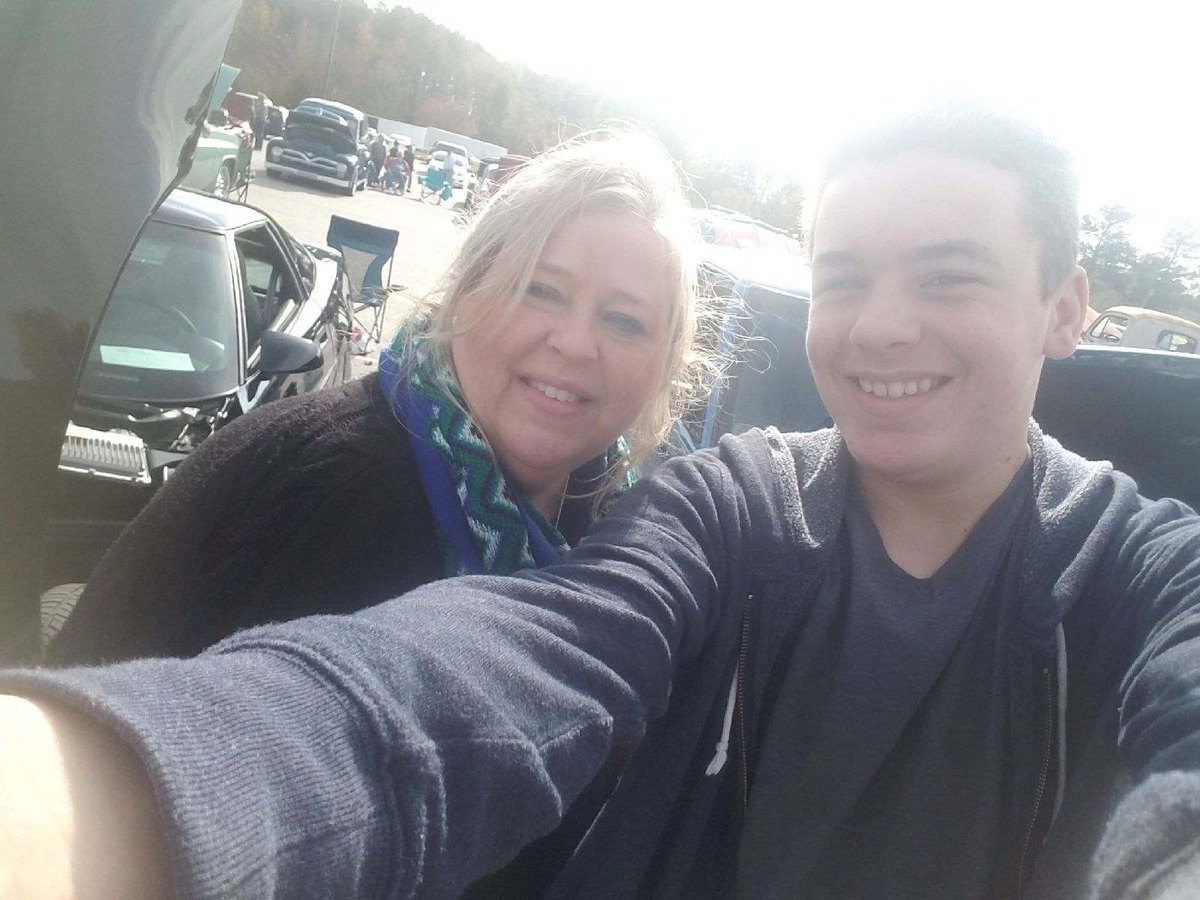 heatherpanders's tweet photo. Great Saturday! #Blessed #FamilyTime #WindyFun https://t.co/Rau4fCXN3u