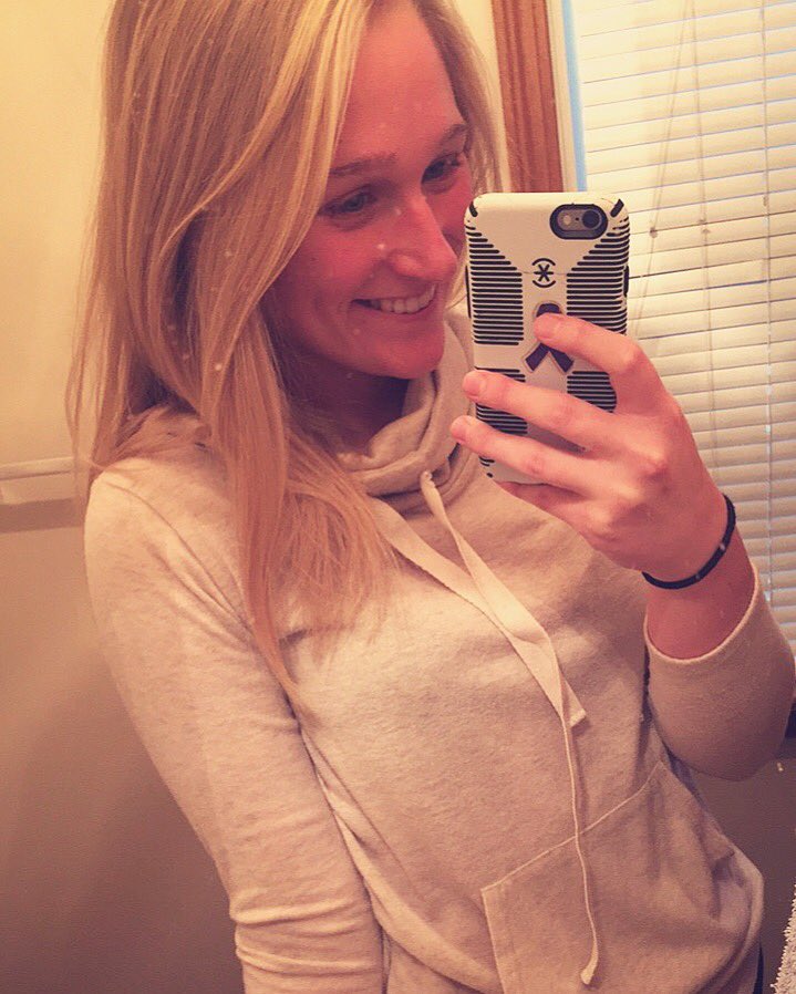 Lambda_WLU's tweet photo. This lovely sister is Amber! She’s the risk management chair for our sorority as well as a member in Phi Beta Lambda and Alpha Chi. FUN FACT: Her favorite memory in Lambda is Big/Little. Lambda loves you ❤️ #SisterSunday https://t.co/2pxhyw3Hx1