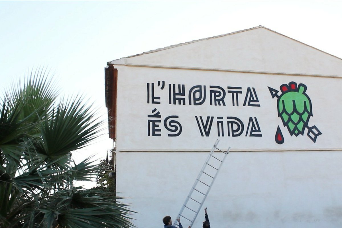 DiegoMir8's tweet photo. L'horta és lluita. Lluitem, llavors. L'horta és vida. Il·lustració per a @perlhorta + info: https://t.co/AIonlUdBAM #DiegoMir #HortaÉsVida https://t.co/8KTpUUCUUL ✊🍊🍈🍅🍆🥕❤️ https://t.co/JsCQQVqG8H