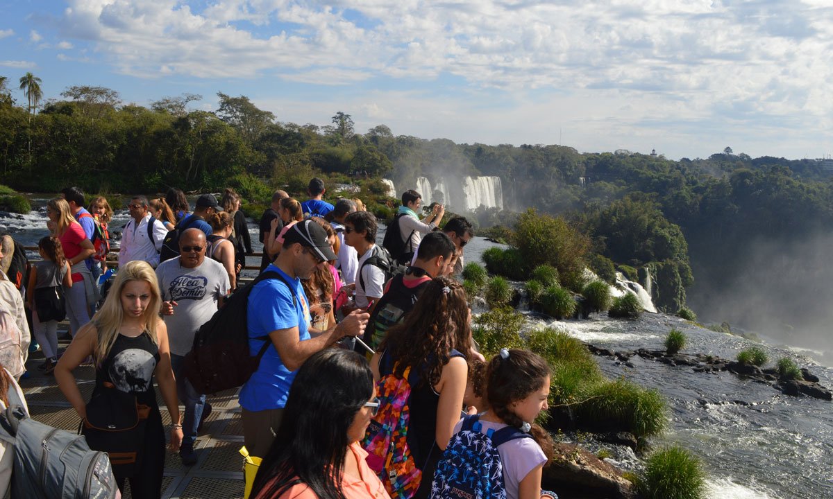 arruajm's tweet photo. Felicitaciones Destino Iguazú! 
Con 1.283.355 visitantes al Parque Nacional y con más de 40 días por delante ya superamos los 1.272.028 ingresos del 2016.
Seguimos Creciendo. 
Más Turistas, Más Trabajo para los Misioneros 
#TodosTenemosMisiones https://t.co/ks0ODvzxoD
