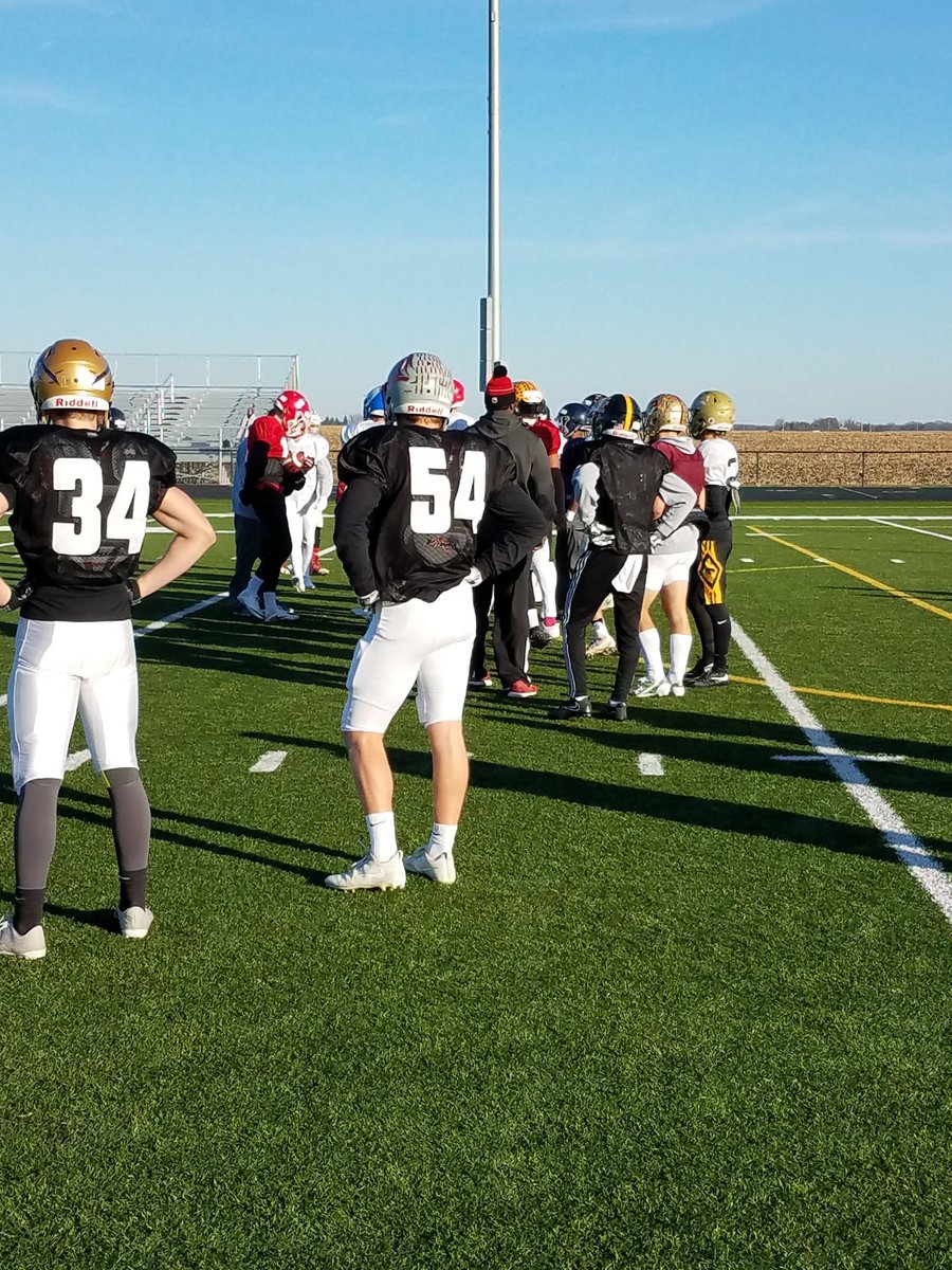CoachJeffJudge's tweet photo. Watching some #riverbattlebowl practice at my alma mater. #simpsonfootball https://t.co/D2MrSYXfCk