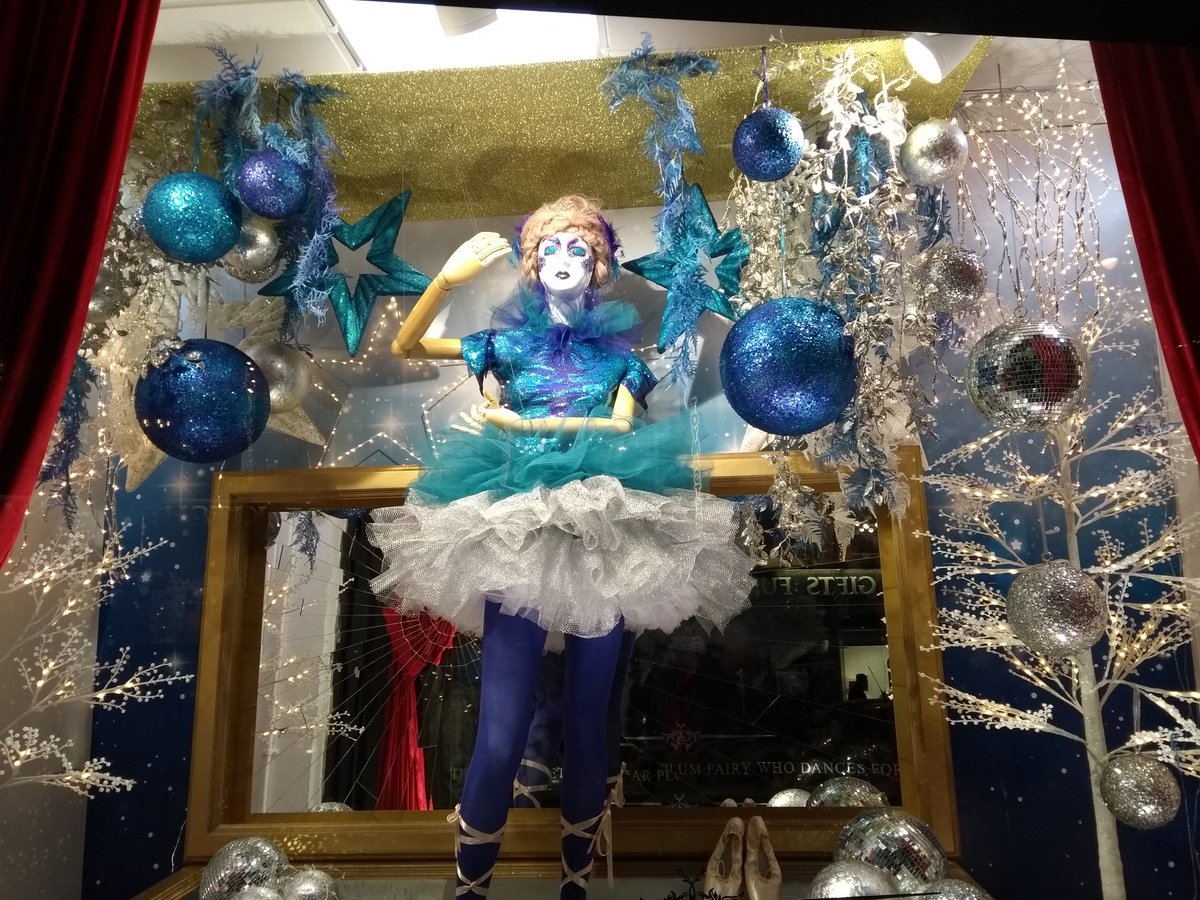 donegalmammy's tweet photo. .@LoguePaul Mr Logue for your continued creative genuis a big well done with all your team for @McElhinneys window... What an event! #proud @donegalmammy @DonegalHour @YMegahey @Sandradevenney2 @dglwoman @DonegalWB https://t.co/M6Ma9CAQsw