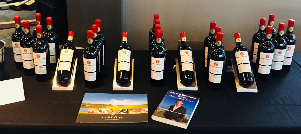 PacificLisaJ's tweet photo. Pouring @GBvins Tautavel at #cornucopia #oysterfestival.  Come by and see me and enjoy a splash! https://t.co/Dgk8EAv9Be