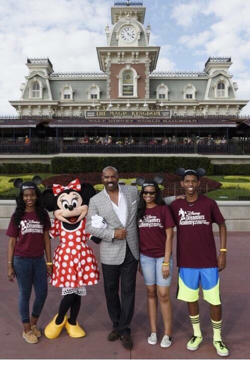 lionell_wright's tweet photo. Thank you for inspiring us to dream big Micky!! โค๏ธ๐๐๐ผ#HappyBirthdayMickey #DDA2015 https://t.co/iy9CUJusbG
