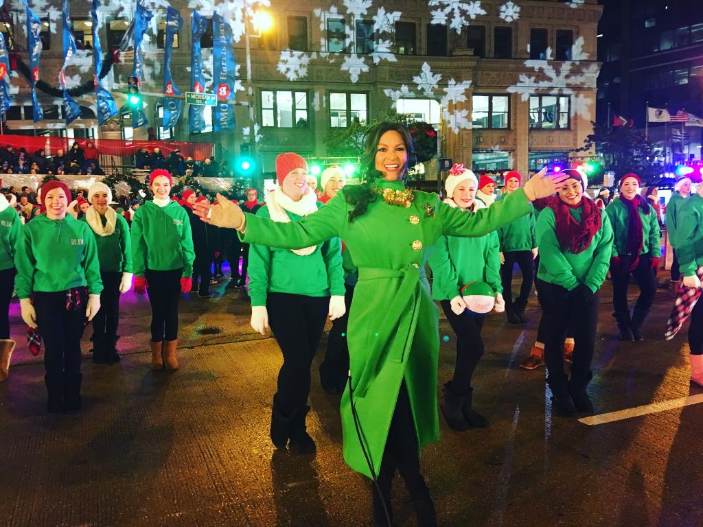 BurtonABC7's tweet image. #ThankYou for joining us on @ABC7Chicago for #BMOLightsFest @BatesDesigns you created #Magic! #BlessedThanksGiving!