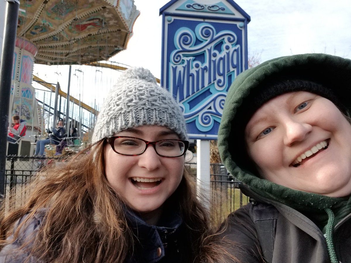 LittlebitNicole's tweet photo. Having fun @SixFlags with friends! @IrinaMShvart @MiniMenace875 #lastcallday #funfestivities - did you know the swings ride is called the Whirligig?!?! https://t.co/gtOM44mB2A