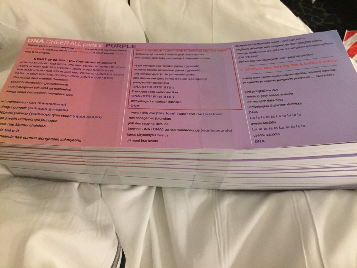 purpl_eun's tweet photo. Eu venero as armys americanas, elas levaram memes, lanches, panfletos com os fanchants e fizeram um projeto chamado #LightUpDNA para fazer um oceano roxo durante a performance dos meninos
Que orgulho do meu fandom mds ♥️
#AMAs #BTSxAMAs #ARMYxAMAs https://t.co/GZRPEetnBF