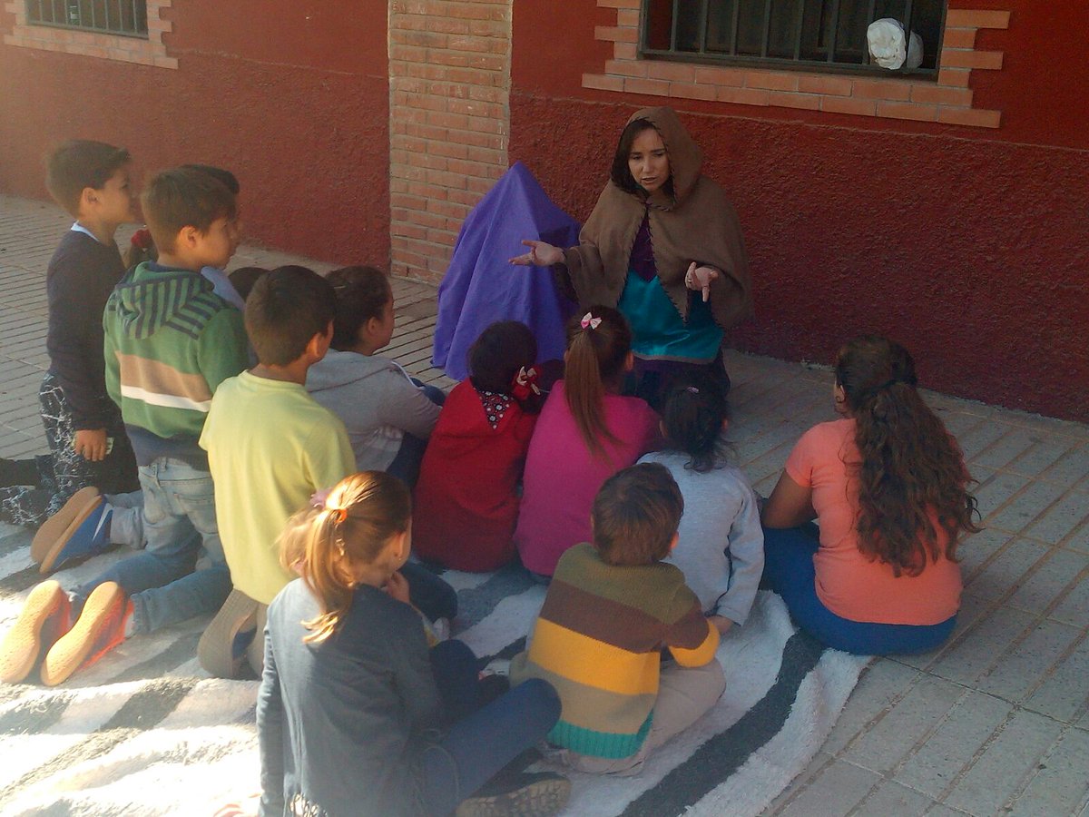 gachisania's tweet photo. El #ixmercatrueque con lxs niñxs! Gracias Teresa y demás compañeras que lo habéis hecho posible! https://t.co/8lXZ2i9Prj