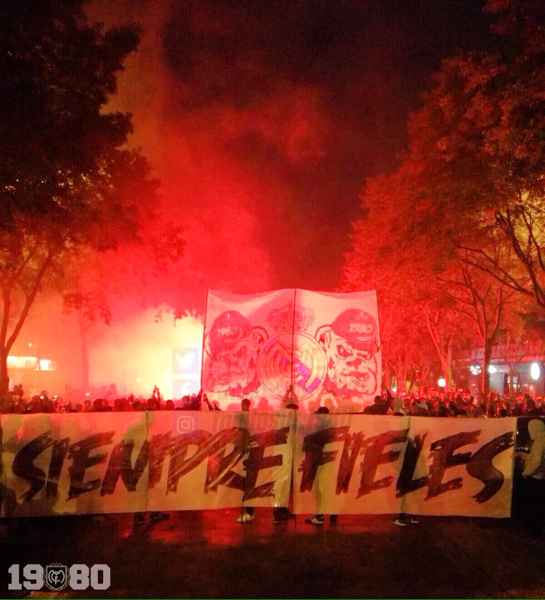 FielesUS's tweet photo. #UltrasSur #NoSurrender https://t.co/cxbk7IXHMX