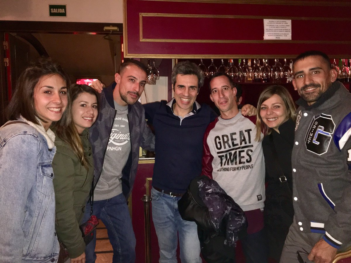 Edu84Dj's tweet photo. Tarde-noche de domingo en @chocitadelloro. Riendo desde el minuto 1 con @Danidelacamara #humorendefensapropia #domingoderisas #amigospormadrid https://t.co/PPr1hyjaFE