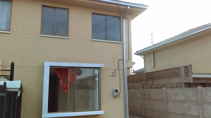 SE VENDE Casa en Bosques de Santa Clara Rancagua. 3 dormitorios, cobertizo y amplio patio para 2 a 3 vehículos.
Valor $37.000.000 conversable 
SOLO Interesados llamar al +56989505401.
