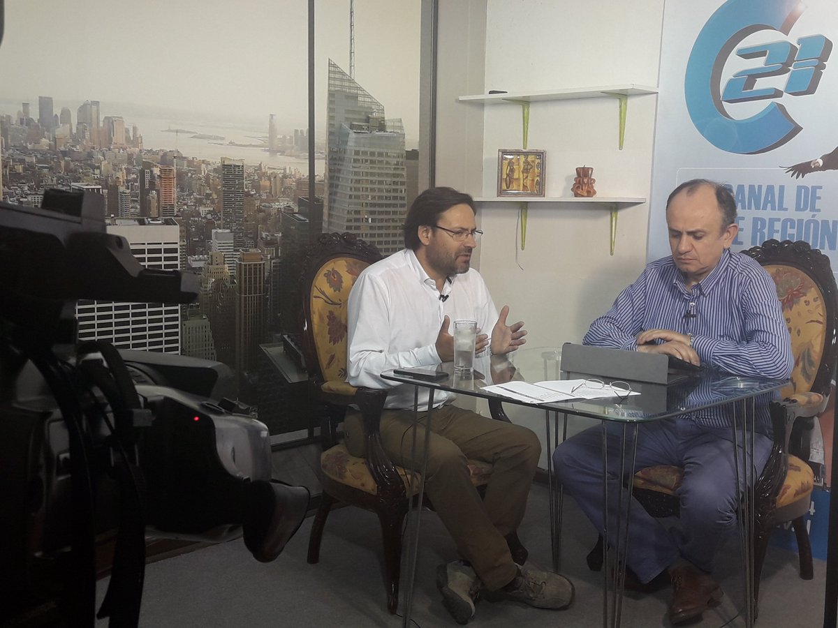 nuble_pais's tweet photo. En programa especial de @Canal_21tv sobre #EleccionChile2017, @Cristian_Quiroz invitado a analizar proceso en primera hora de conteo de votos de elección presidencial https://t.co/DeXjYEHu8p