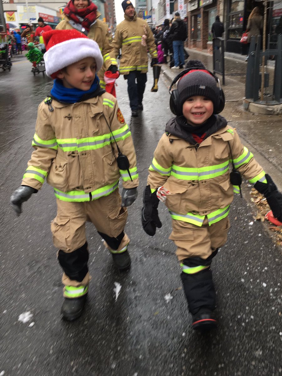 DandyShawn's tweet photo. Always one of my fav days of the year! #HSTP2017 Thanks @OPFFALocal_162 @HSTP_Ottawa #holidaykickstart #family #tradition https://t.co/TNveTvAs88