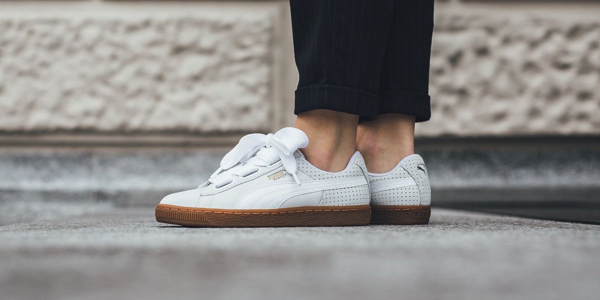 titoloshop's tweet photo. Puma Basket Heart Perf Gum W - Puma White-Gold
RELEASE 🔸 Monday 20th November 🔸 0:00AM CET
L I N K ➡️ https://t.co/FPkVgr0jhc
#puma #pumaBASKET #Basket #pumaBasketHeart #basketHeart https://t.co/rDKPVfi1fU