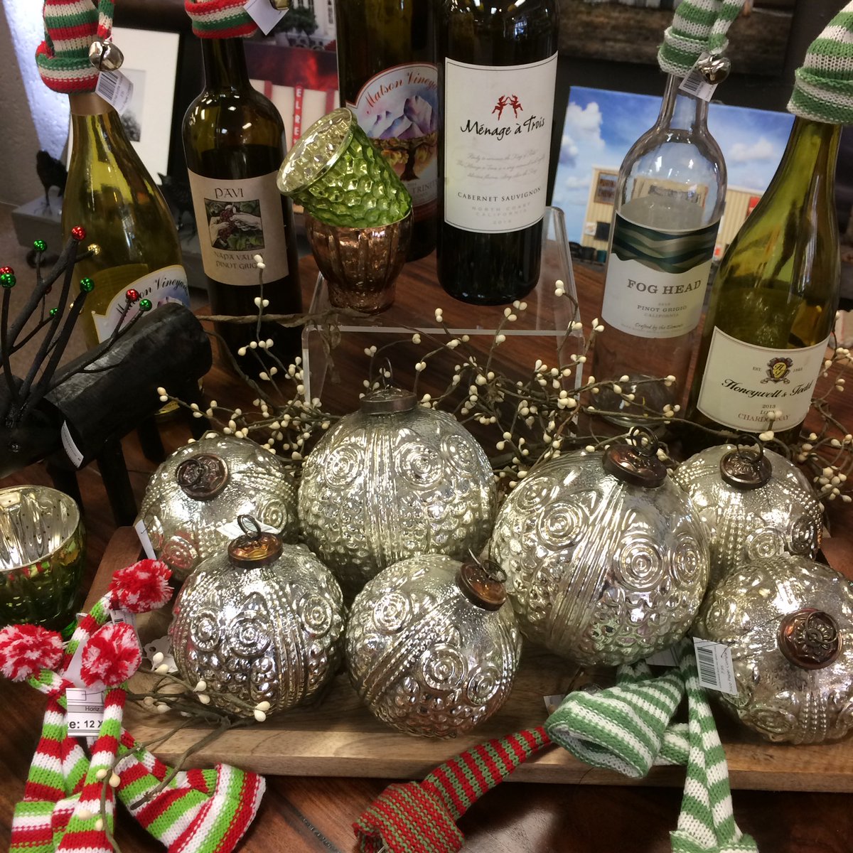 ChicoPaperCo's tweet photo. We've decked the halls and are all ready for Christmas Preview tonight from 4-8pm! Please join us for this festive community event 🎄🎁 https://t.co/NMgf6c7XmI
