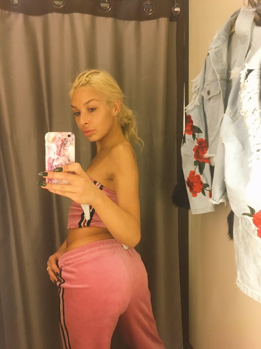 #dressingroomchronicles 💦 https://t.co/JMGYAWWvUw<a href="/tag/dressingroomchronicles"class="tags">#dressingroomchronicles</a>