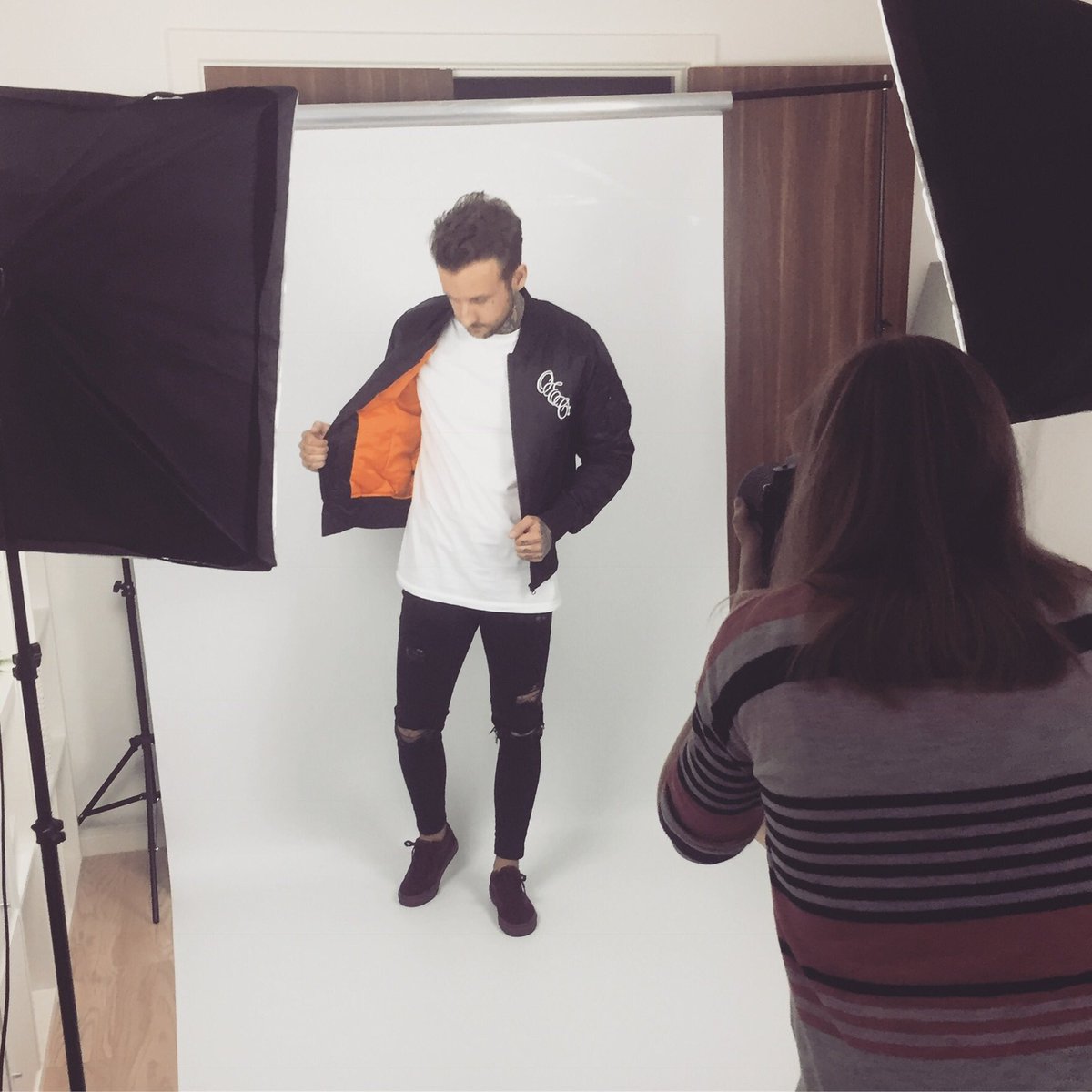 Photo shoot with our boy @gregorydocker looking 🔥🔥🔥in our new bomber jacket. New garms dropping this week!

#hype #fashion #gymwear #streetwear #glasgow #photoshoot #tatoos