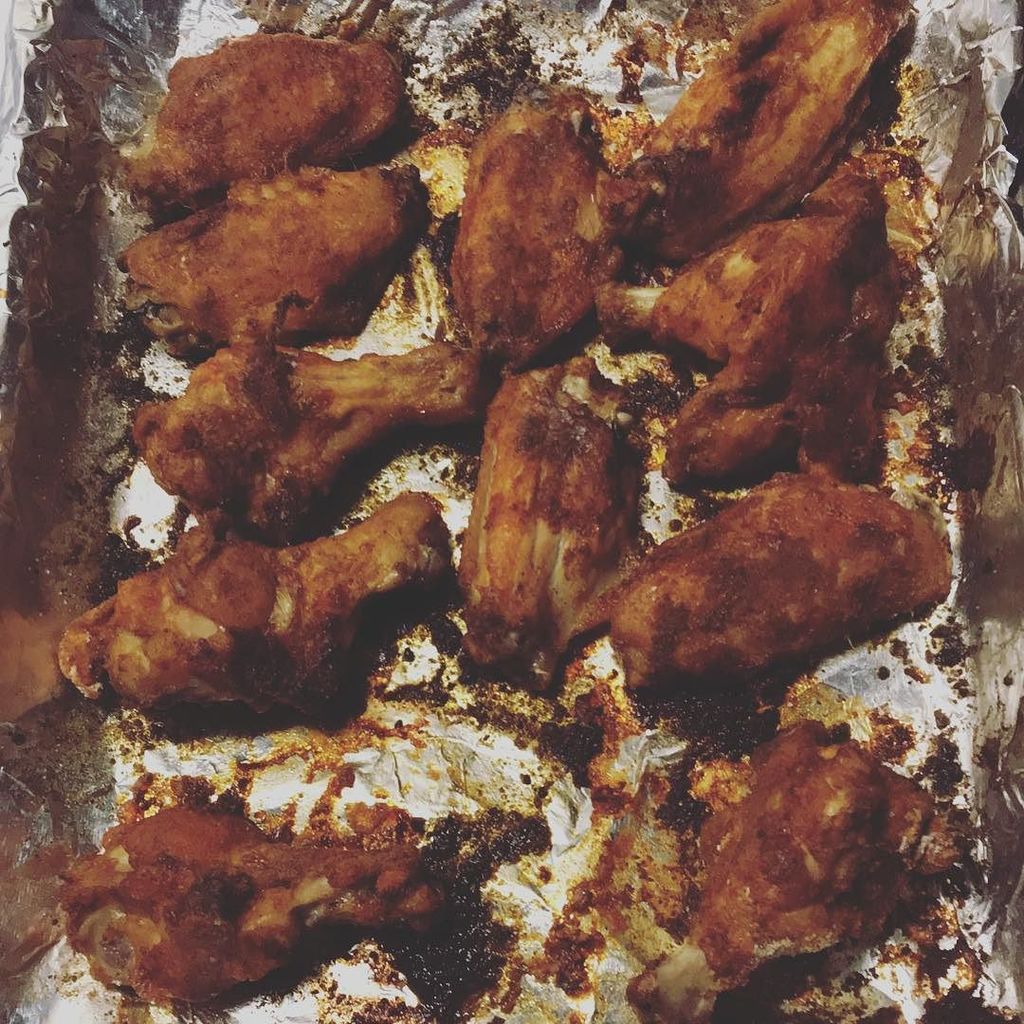 badnova2010's tweet photo. New wing recipe is a success! #wings #brofood #football https://t.co/QX5TZpZrtl https://t.co/JwL0rNlwfm