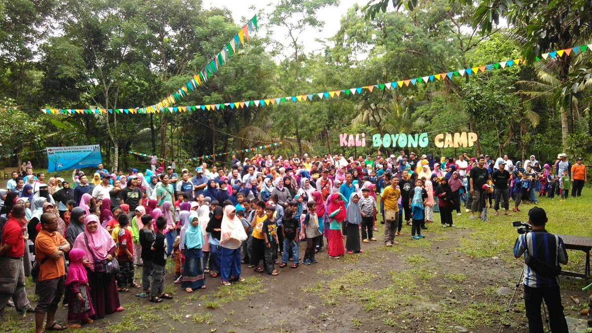 sditalam's tweet photo. Famgath kelas 1-3 bersama dengan keluarga, tracking sungai, flashmob, fun games, santap siang #famgathsditalam https://t.co/19psceMT1a