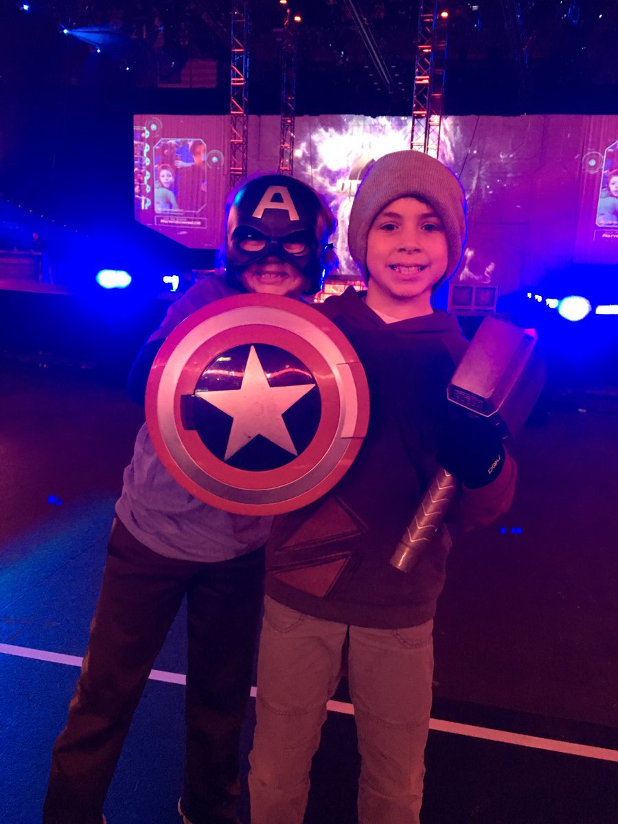 KortneyPost's tweet photo. #marveluniverselive https://t.co/Xbqaodr1ws