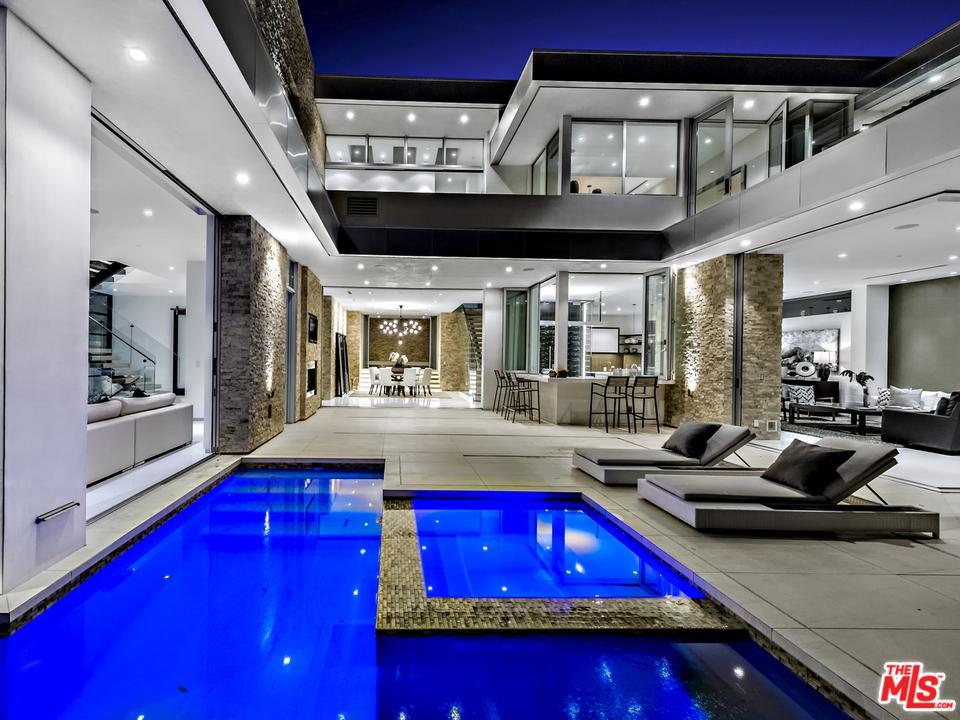 BevHillsBrokers's tweet photo. #SOLDSUNDAY! Our jaws dropped when we saw this home…it is the true pinnacle of Beverly Hills design and style | Sold for $8,500,000 | #BHBA https://t.co/yhh95nQ17j