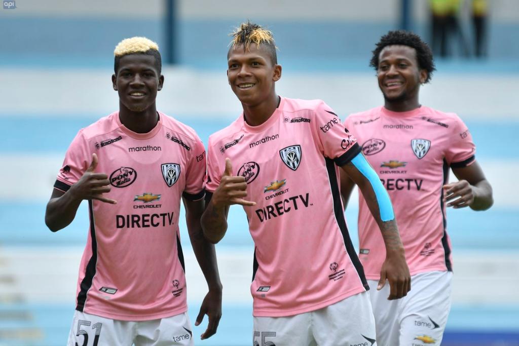 DSportsEC's tweet photo. 🏆SERIE A
⚽️#Emelec🆚#IDV
📅Dom/19Nov
🕖17h30
🏟Banco del Pacífico
📺635-1635-698-1698
🎙@abenavidesgol1 @jamolestina  @SambaAlvarado 

#FutbolxDIRECTV https://t.co/jLsENKlpgv