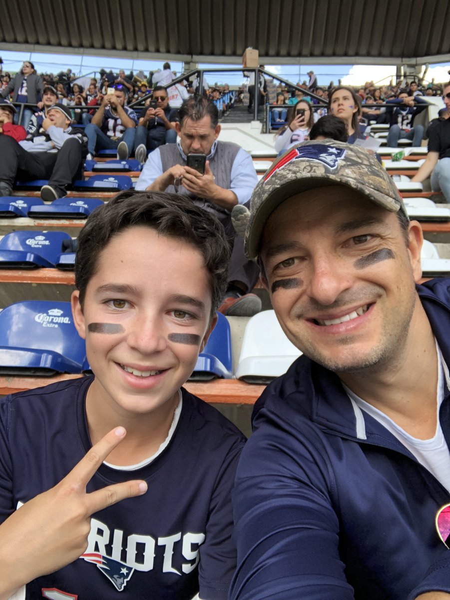 alexusab's tweet photo. #PatriotsenMexico https://t.co/v7j7BWiQw4