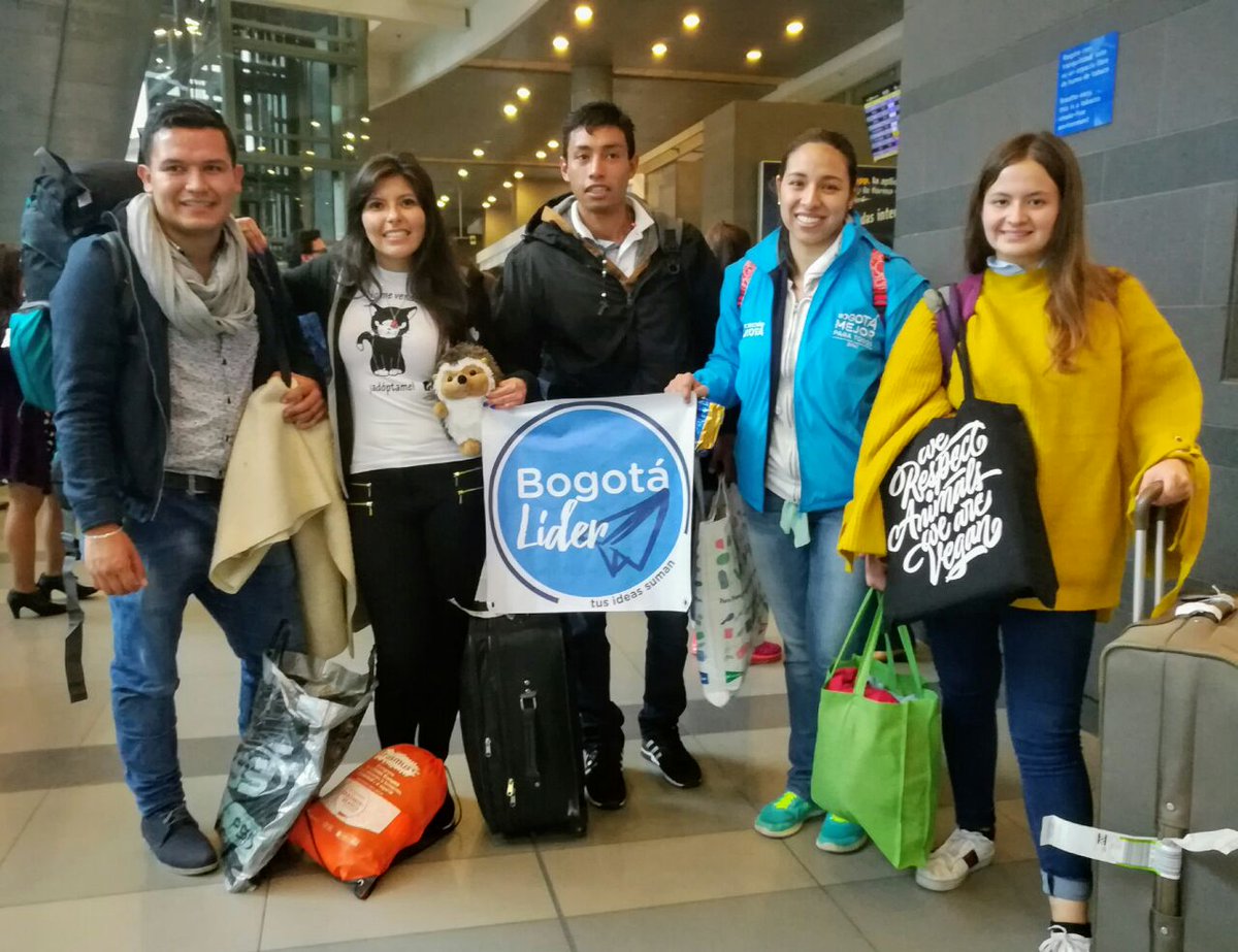 BogotaParticipa's tweet photo. Intercambio de experiencias, nuevos contactos y muchas historias por contar! Jóvenes #BogotáLíder 2017 llegan de España dispuestos a replicar sus aprendizajes. https://t.co/4uzMGLGHk2