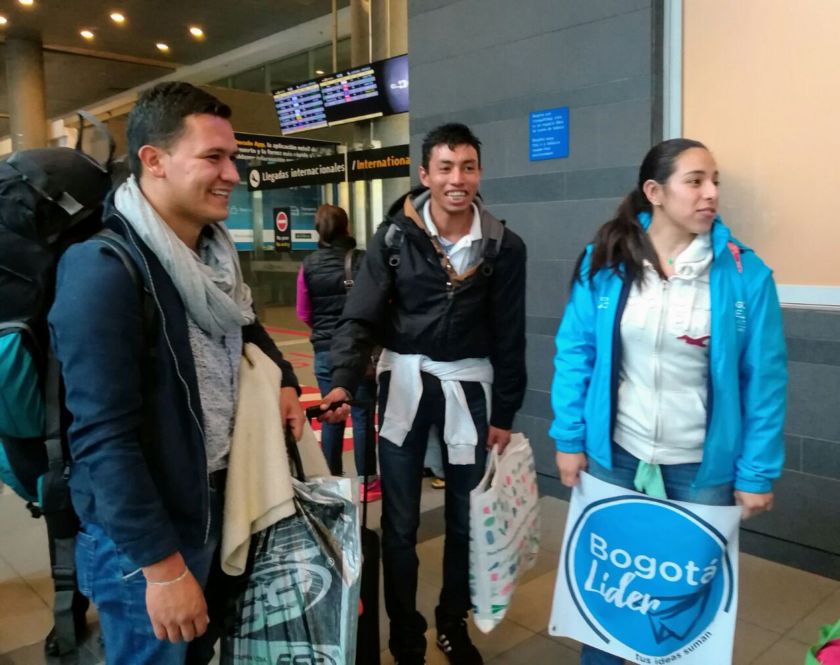 BogotaParticipa's tweet photo. Intercambio de experiencias, nuevos contactos y muchas historias por contar! Jóvenes #BogotáLíder 2017 llegan de España dispuestos a replicar sus aprendizajes. https://t.co/4uzMGLGHk2