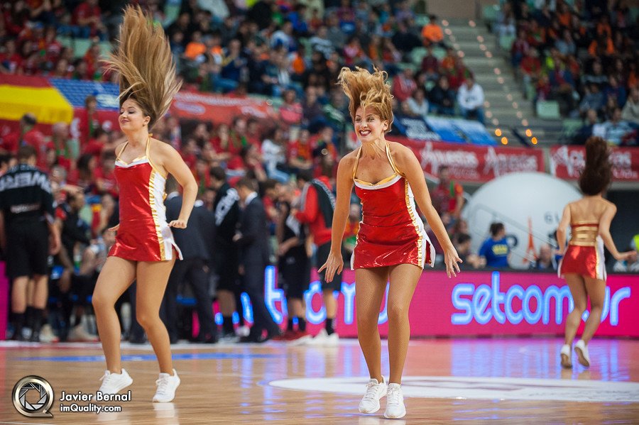 JBGtuitero's tweet photo. #Cheerleaders @UCAMMurcia #basketball #imQuality https://t.co/QAyBinU30d