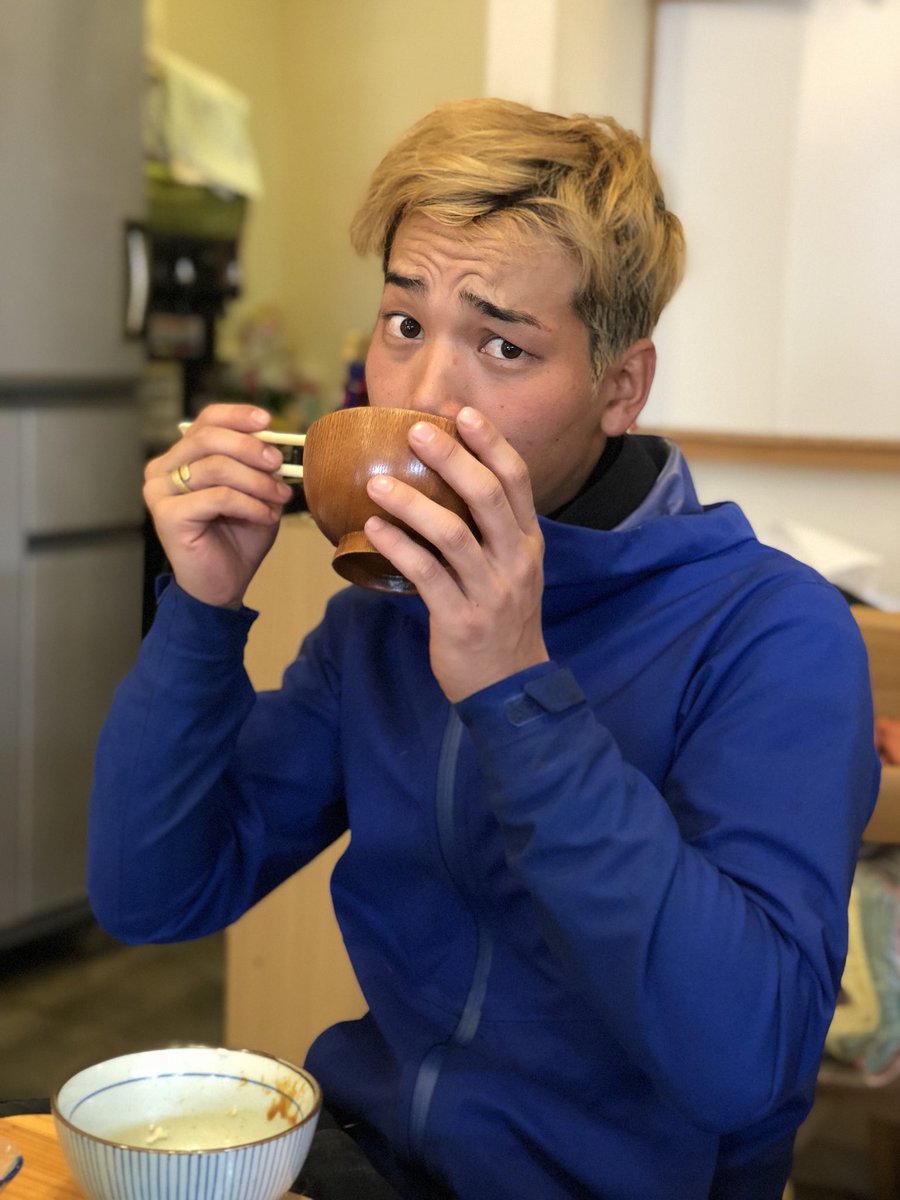 t19960720's tweet photo. 昼飯食べてる https://t.co/c8rYWYPOPa