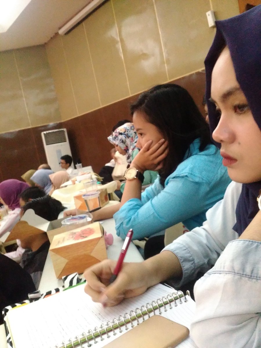 readysocksid's tweet photo. Knowledge has no ending, semangat guys 📝 #OJKmengajar @ojkindonesia https://t.co/VV0kdTZMcy