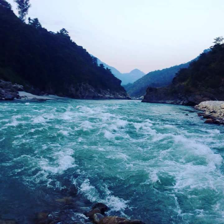 chavianupamjain's tweet photo. Rudra prayag- the confluence of River Alakananda and River Mandakini.The place where lord rudra or shiva meditated, the flow was so furious that it made a loud roaring noise. 200 kms before Bhadrinath.
#rudraprayag #purestwater #lordshiva #naturelover #devabhoomi https://t.co/PEIbZQ7vu3