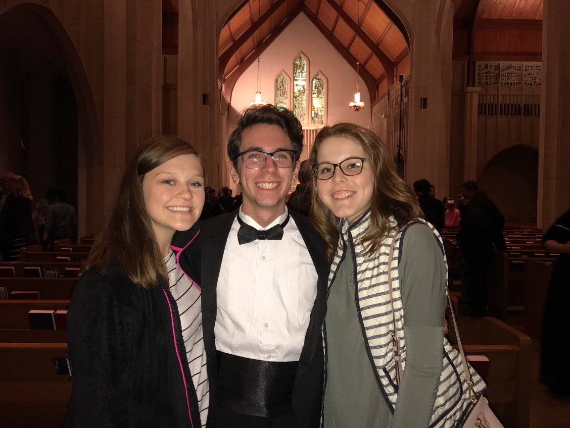 peyt_cates's tweet photo. Whoops we forgot our choir dresses🤷🏻‍♀️ #goodjobmark #GoFrogs https://t.co/vJpliuQTLU