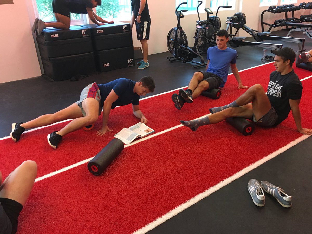 DESCpe's tweet photo. Rehab and revision for the senior 7s squad this morning...#modernrugby player https://t.co/SDZDL0QIJB