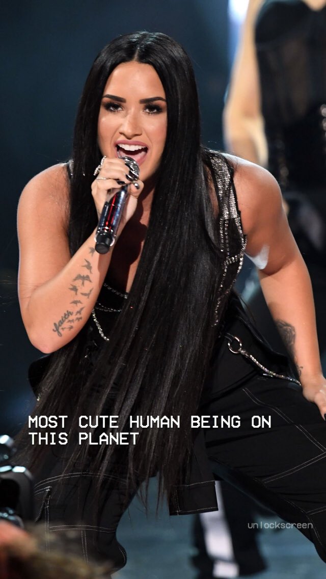 unlockscreen's tweet photo. demi lovato #AMAs #AMAs2017  
↳ rt if you save it
     ➳ fav if you like it. /juba https://t.co/92evB1zMSM